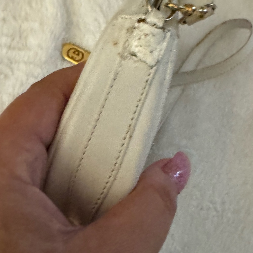 Gucci Cream Leather Crossbody Bag with Gold Accents - Picture 5 of 11